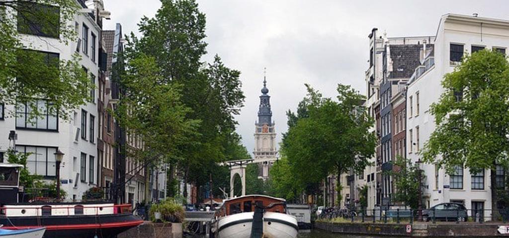 Γραφεία στο Αμστερνταμ αποκτά η MEAG